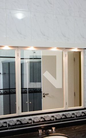 Casa de condomínio à venda com 394m², 4 quartos e 5 vagas Casa de condomínio à venda com 394m², 4 quartos e 5 vagasBANHEIRO DA SUITE 3