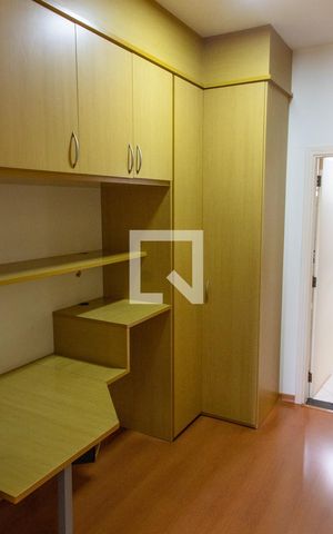Casa de condomínio à venda com 394m², 4 quartos e 5 vagas Casa de condomínio à venda com 394m², 4 quartos e 5 vagasCLOSET SUITE 3