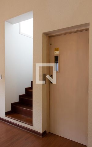 Casa de condomínio à venda com 394m², 4 quartos e 5 vagas Casa de condomínio à venda com 394m², 4 quartos e 5 vagasELEVADOR 1 ANDAR