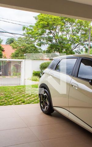 Casa de condomínio à venda com 394m², 4 quartos e 5 vagas Casa de condomínio à venda com 394m², 4 quartos e 5 vagasÁREA EXTERNA FRENTE