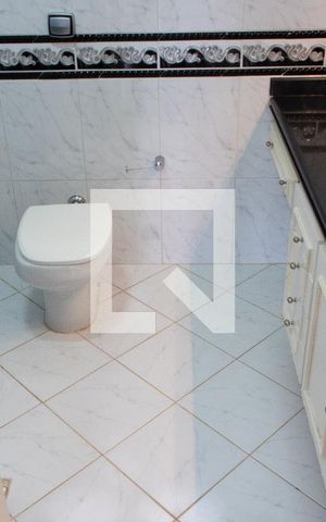 Casa de condomínio à venda com 394m², 4 quartos e 5 vagas Casa de condomínio à venda com 394m², 4 quartos e 5 vagasBANHEIRO DA SUITE 3