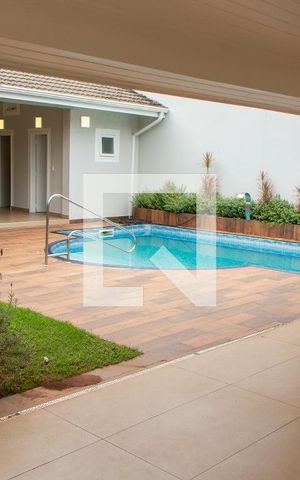 Casa de condomínio à venda com 394m², 4 quartos e 5 vagas Casa de condomínio à venda com 394m², 4 quartos e 5 vagasÁREA EXTERNA FUNDOS