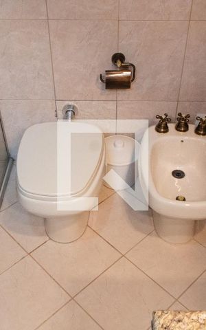 Casa de condomínio à venda com 394m², 4 quartos e 5 vagas Casa de condomínio à venda com 394m², 4 quartos e 5 vagasBANHEIRO DA SUITE TÉRREO