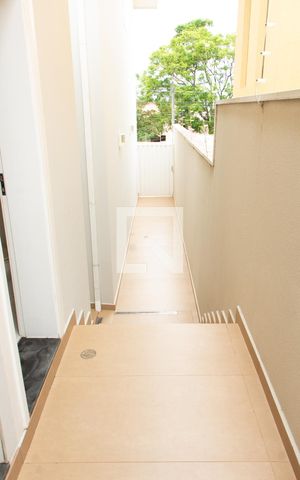 Casa de condomínio à venda com 394m², 4 quartos e 5 vagas Casa de condomínio à venda com 394m², 4 quartos e 5 vagasCORREDOR LATERAL