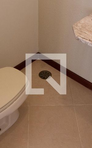 Casa de condomínio à venda com 394m², 4 quartos e 5 vagas Casa de condomínio à venda com 394m², 4 quartos e 5 vagasLAVABO 1 ANDAR