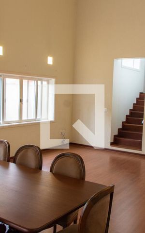Casa de condomínio à venda com 394m², 4 quartos e 5 vagas Casa de condomínio à venda com 394m², 4 quartos e 5 vagasCopa