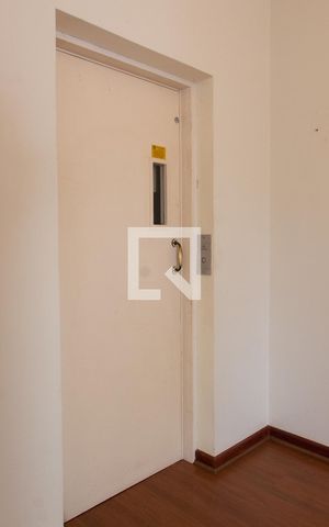 Casa de condomínio à venda com 394m², 4 quartos e 5 vagas Casa de condomínio à venda com 394m², 4 quartos e 5 vagasELEVADOR SALA