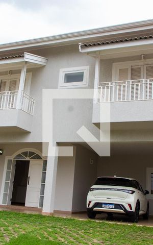 Casa de condomínio à venda com 394m², 4 quartos e 5 vagas Casa de condomínio à venda com 394m², 4 quartos e 5 vagasÁREA EXTERNA FRENTE