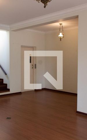 Casa de condomínio à venda com 394m², 4 quartos e 5 vagas Casa de condomínio à venda com 394m², 4 quartos e 5 vagasSALA