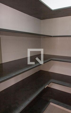 Casa de condomínio à venda com 394m², 4 quartos e 5 vagas Casa de condomínio à venda com 394m², 4 quartos e 5 vagasDISPENSA