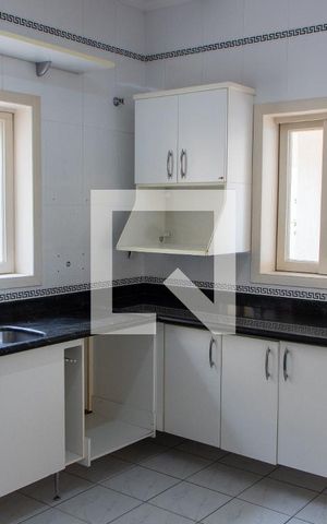 Casa de condomínio à venda com 394m², 4 quartos e 5 vagas Casa de condomínio à venda com 394m², 4 quartos e 5 vagasCOZINHA 1 PISO