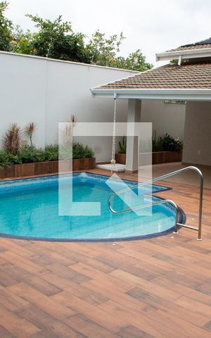 Casa de condomínio à venda com 394m², 4 quartos e 5 vagas Casa de condomínio à venda com 394m², 4 quartos e 5 vagasÁREA EXTERNA FUNDOS