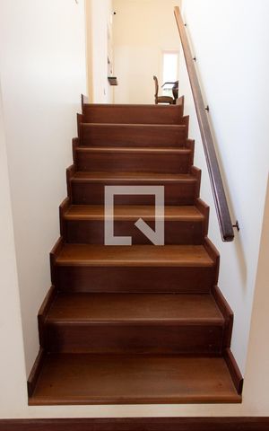Casa de condomínio à venda com 394m², 4 quartos e 5 vagas Casa de condomínio à venda com 394m², 4 quartos e 5 vagasESCADA ACESSO 1 ANDAR