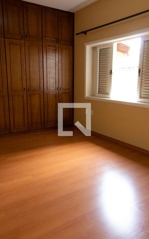 Casa de condomínio à venda com 394m², 4 quartos e 5 vagas Casa de condomínio à venda com 394m², 4 quartos e 5 vagasSUITE 1