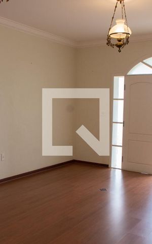 Casa de condomínio à venda com 394m², 4 quartos e 5 vagas Casa de condomínio à venda com 394m², 4 quartos e 5 vagasSALA