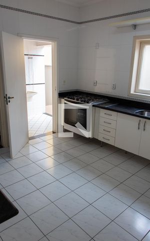 Casa de condomínio à venda com 394m², 4 quartos e 5 vagas Casa de condomínio à venda com 394m², 4 quartos e 5 vagasCOZINHA 1 PISO