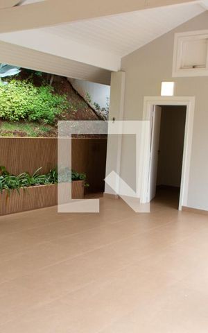 Casa de condomínio à venda com 394m², 4 quartos e 5 vagas Casa de condomínio à venda com 394m², 4 quartos e 5 vagasÁREA GOURMET FUNDOS