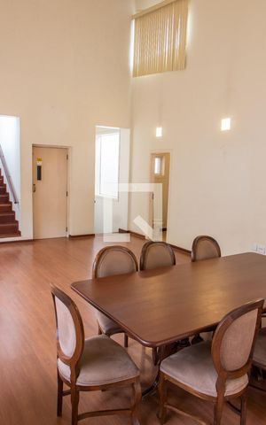 Casa de condomínio à venda com 394m², 4 quartos e 5 vagas Casa de condomínio à venda com 394m², 4 quartos e 5 vagasCopa