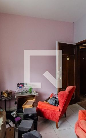 Casa de condomínio à venda com 247m², 8 quartos e sem vaga Casa de condomínio à venda com 247m², 8 quartos e sem vagaSala