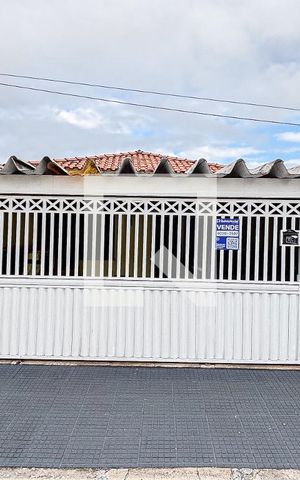 Casa à venda com 127m², 3 quartos e 3 vagas Casa à venda com 127m², 3 quartos e 3 vagasFachada