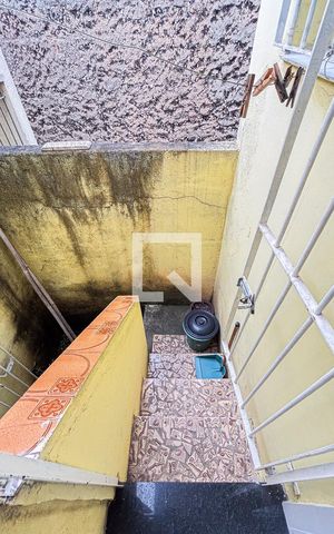 Casa à venda com 127m², 3 quartos e 3 vagas Casa à venda com 127m², 3 quartos e 3 vagasEscada