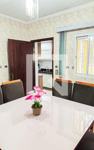 Casa à venda com 127m², 3 quartos e 3 vagas Casa à venda com 127m², 3 quartos e 3 vagasCopa