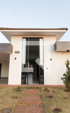 Casa de condomínio para alugar com 232m², 4 quartos e 2 vagasFachada