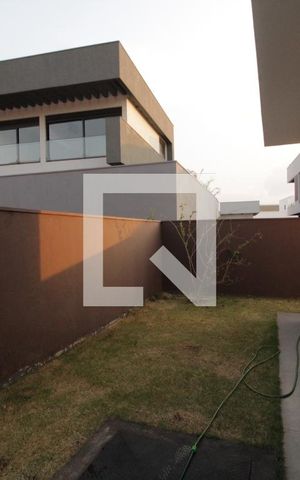 Casa de condomínio para alugar com 232m², 4 quartos e 2 vagasCorredor
