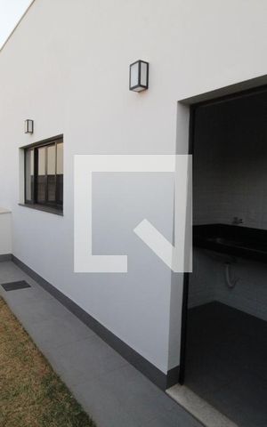 Casa de condomínio para alugar com 232m², 4 quartos e 2 vagasCorredor