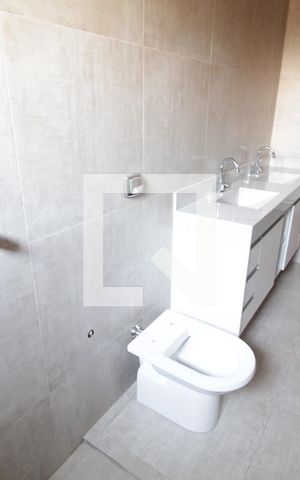 Casa de condomínio para alugar com 232m², 4 quartos e 2 vagasBanheiro do Quarto 4