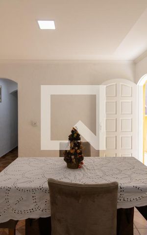 Casa à venda com 125m², 4 quartos e 2 vagas Casa à venda com 125m², 4 quartos e 2 vagasCopa