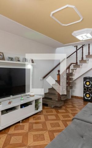 Casa à venda com 125m², 4 quartos e 2 vagas Casa à venda com 125m², 4 quartos e 2 vagasSala