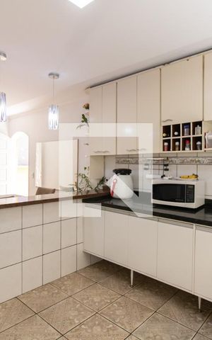 Casa à venda com 125m², 4 quartos e 2 vagas Casa à venda com 125m², 4 quartos e 2 vagasCozinha