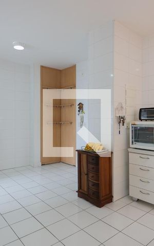 Apartamento à venda com 183m², 3 quartos e 4 vagas Apartamento à venda com 183m², 3 quartos e 4 vagasCozinha