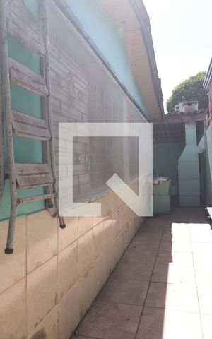 Casa à venda com 190m², 2 quartos e 1 vagacorredor nos fundos