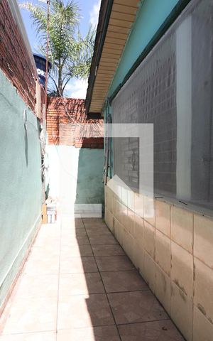 Casa à venda com 190m², 2 quartos e 1 vagacorredor nos fundos