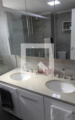Apartamento à venda com 204m², 4 quartos e 4 vagasBanheiro 5