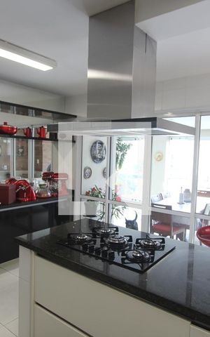 Apartamento à venda com 204m², 4 quartos e 4 vagasCozinha