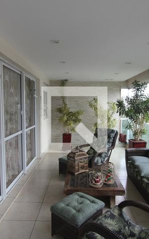 Apartamento à venda com 204m², 4 quartos e 4 vagasVaranda