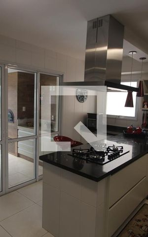 Apartamento à venda com 204m², 4 quartos e 4 vagasCozinha