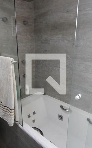 Apartamento à venda com 204m², 4 quartos e 4 vagasBanheiro 5