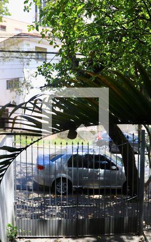 Casa à venda com 180m², 3 quartos e 3 vagas Casa à venda com 180m², 3 quartos e 3 vagasSala