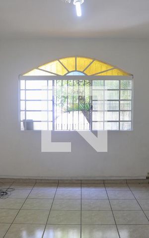 Casa à venda com 180m², 3 quartos e 3 vagas Casa à venda com 180m², 3 quartos e 3 vagasSala