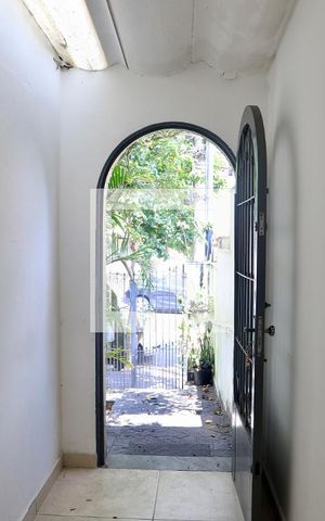 Casa à venda com 180m², 3 quartos e 3 vagas Casa à venda com 180m², 3 quartos e 3 vagasCorredor entrada