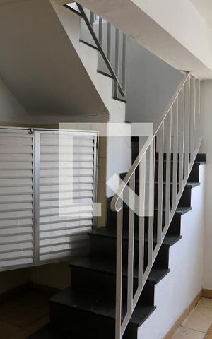 Casa à venda com 180m², 3 quartos e 3 vagas Casa à venda com 180m², 3 quartos e 3 vagasEscada garagem