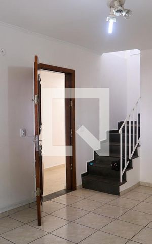 Casa à venda com 180m², 3 quartos e 3 vagas Casa à venda com 180m², 3 quartos e 3 vagasSala
