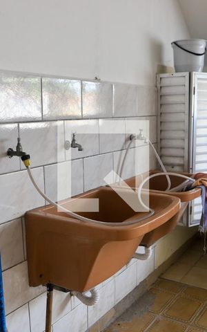Casa à venda com 180m², 3 quartos e 3 vagas Casa à venda com 180m², 3 quartos e 3 vagasÁrea de Serviço