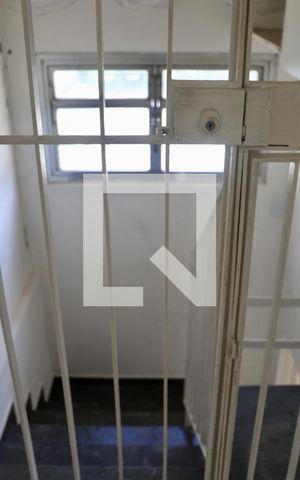 Casa à venda com 180m², 3 quartos e 3 vagas Casa à venda com 180m², 3 quartos e 3 vagasEscada Garagem