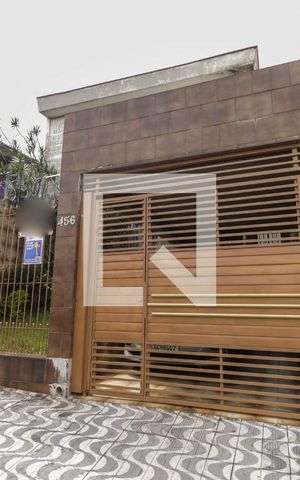 Casa à venda com 168m², 3 quartos e 1 vaga Casa à venda com 168m², 3 quartos e 1 vagaFachada