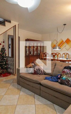 Casa à venda com 168m², 3 quartos e 1 vaga Casa à venda com 168m², 3 quartos e 1 vagaSala